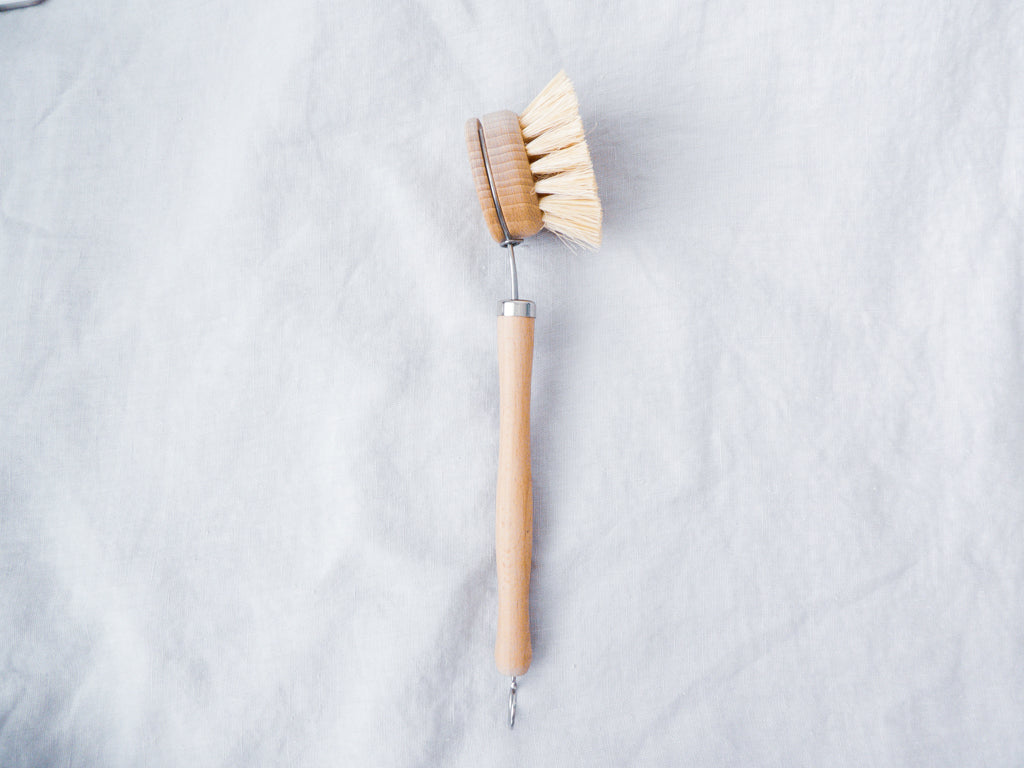 Sisal brush with wooden handle